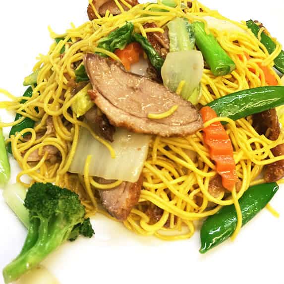 YELLOW EGG NOODLE WITH BEEF
